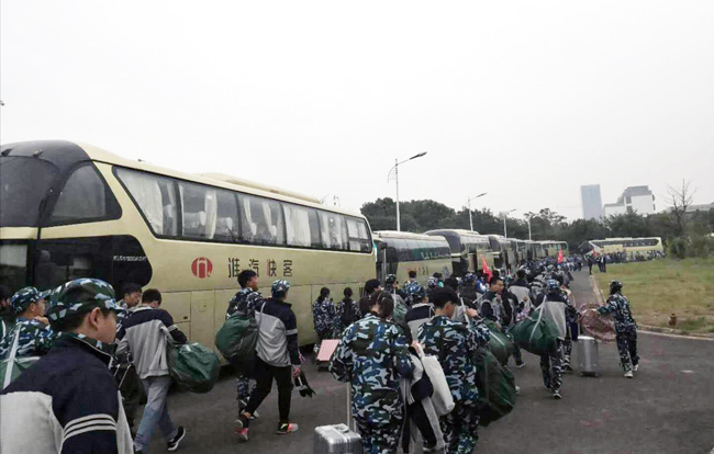 旅游运输公司为淮阴商校军训提供运输保障