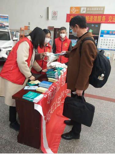 市总工会开展送法进基层活动