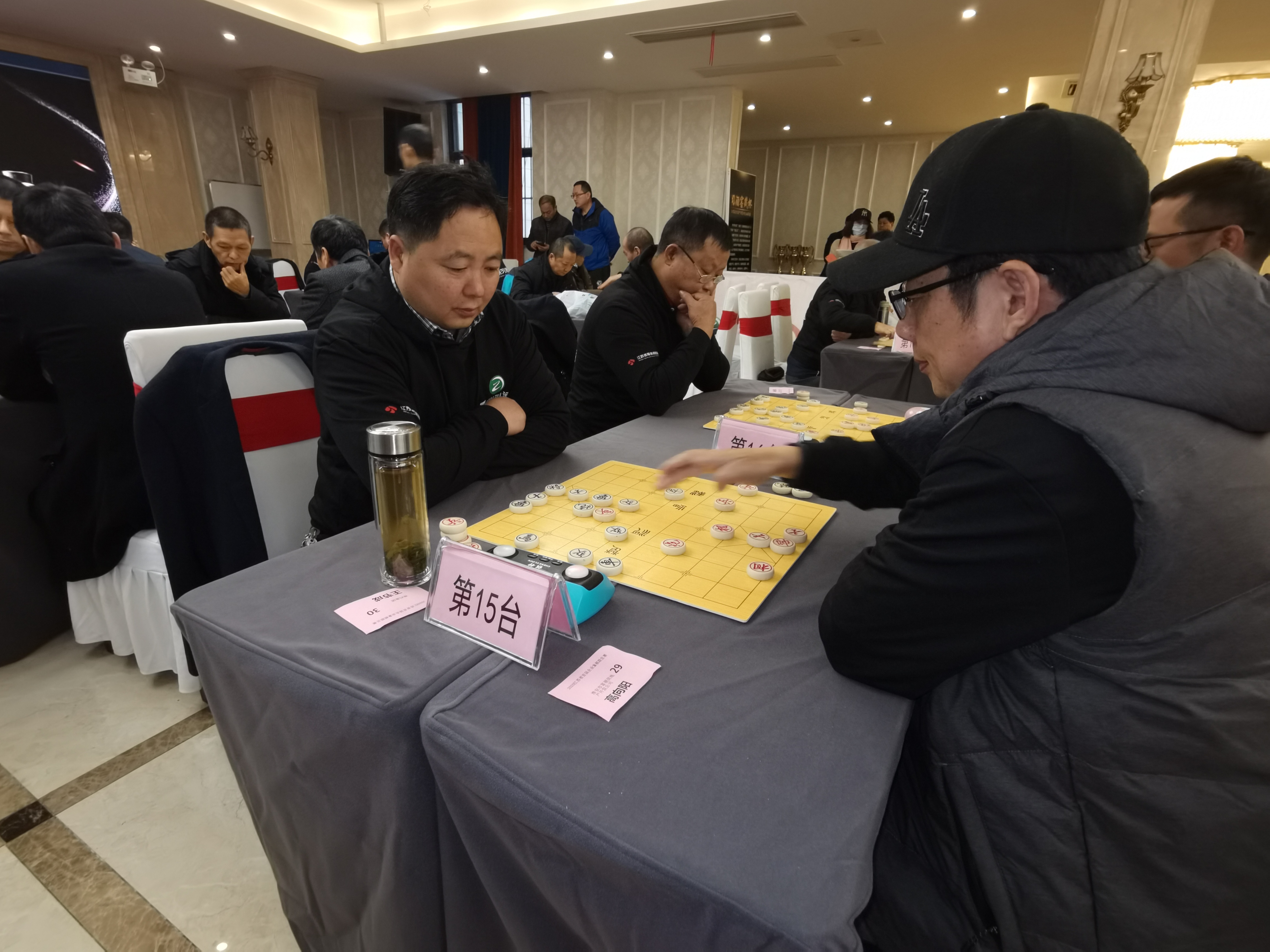 公司派员参加市总象棋比赛