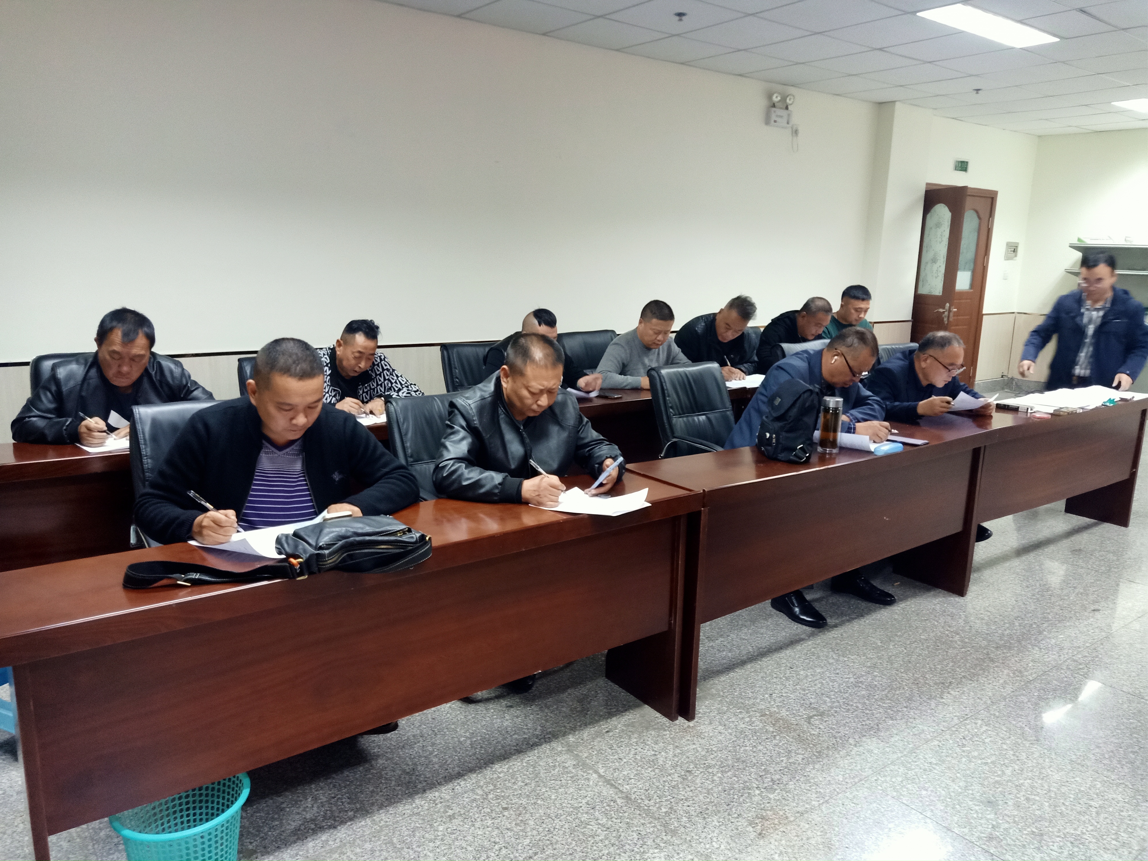客运公司举行驾驶员2023年度理论考核