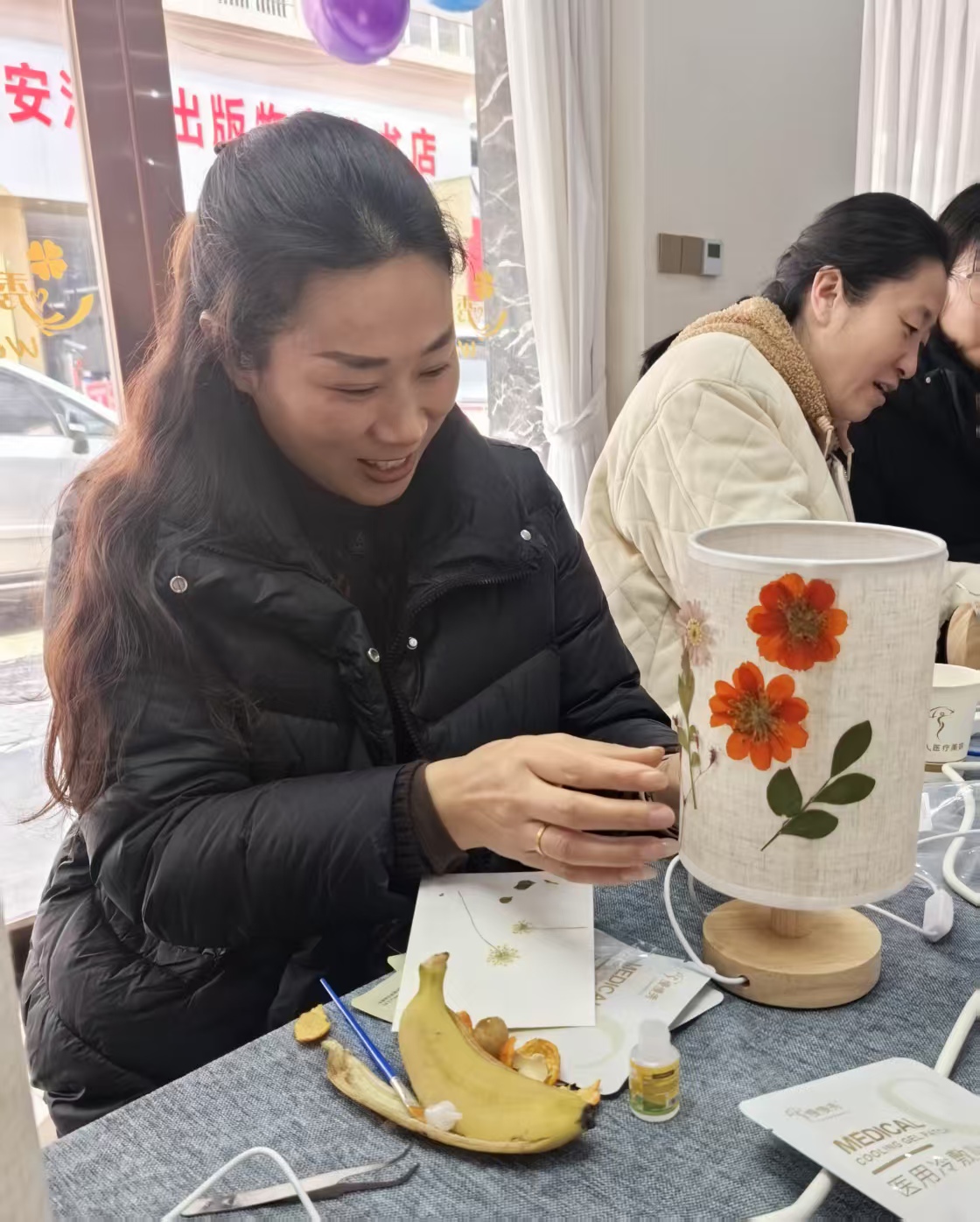 庆三八，照亮自己最美的灯