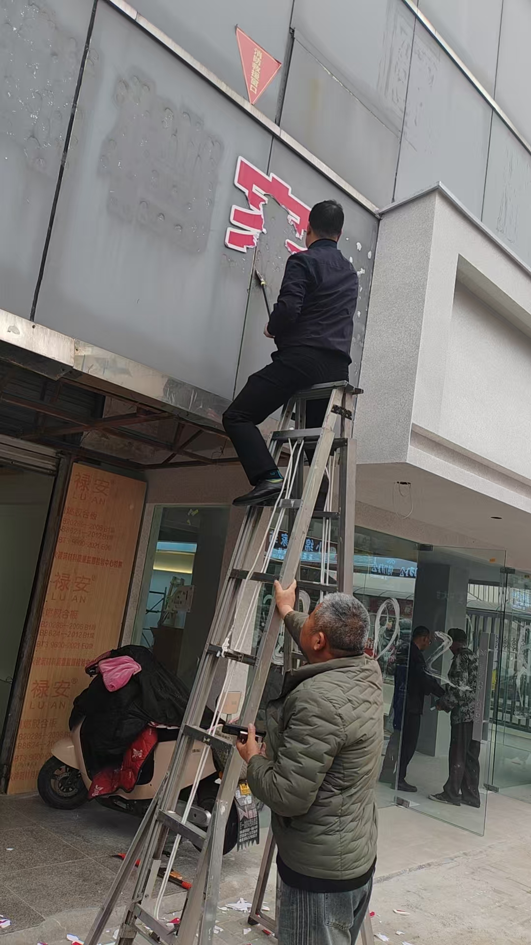 汇通七区提档升级打造品牌男装 汇通七区提档升级打造品牌男装